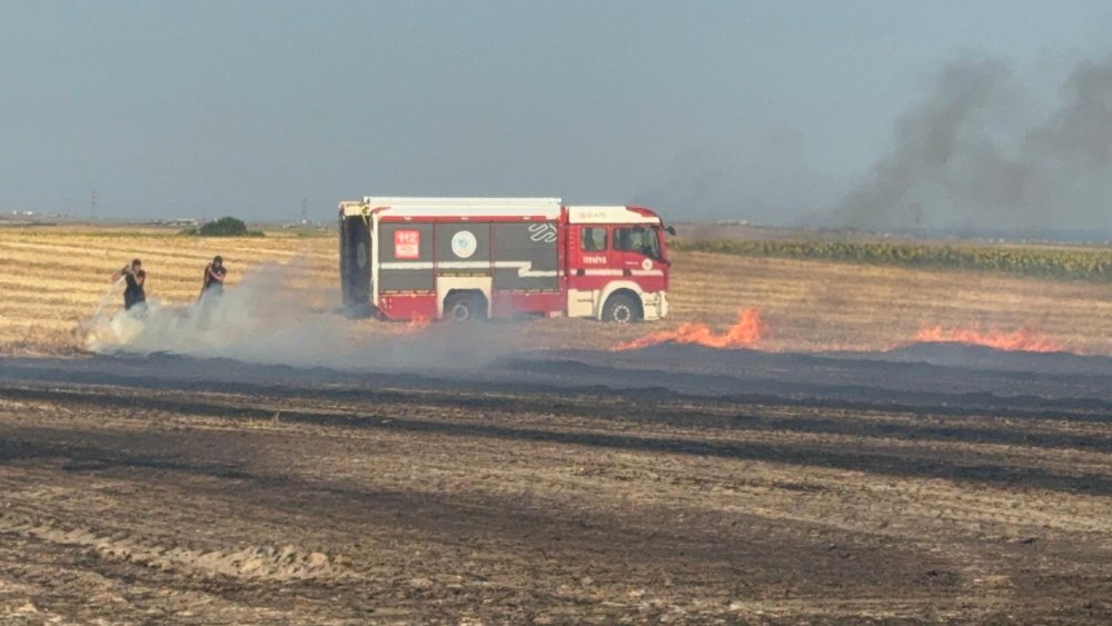 Tekirdağ'da iki ayrı anız yangını! 500 hektarlık alan küle döndü