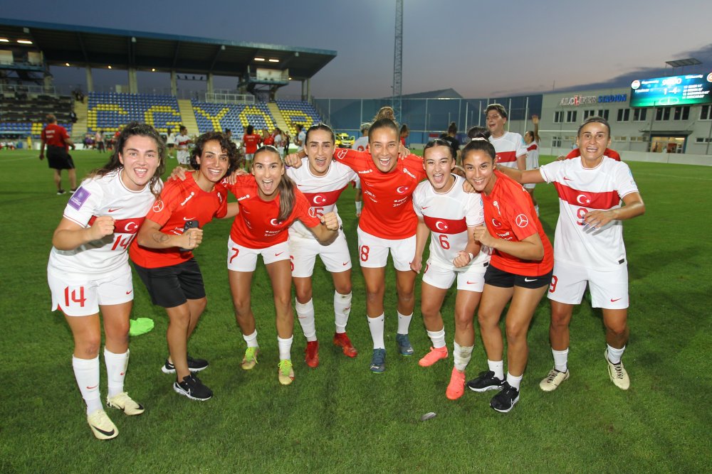 A Milli Kadın Futbol Takımı play-off’ları garantiledi
