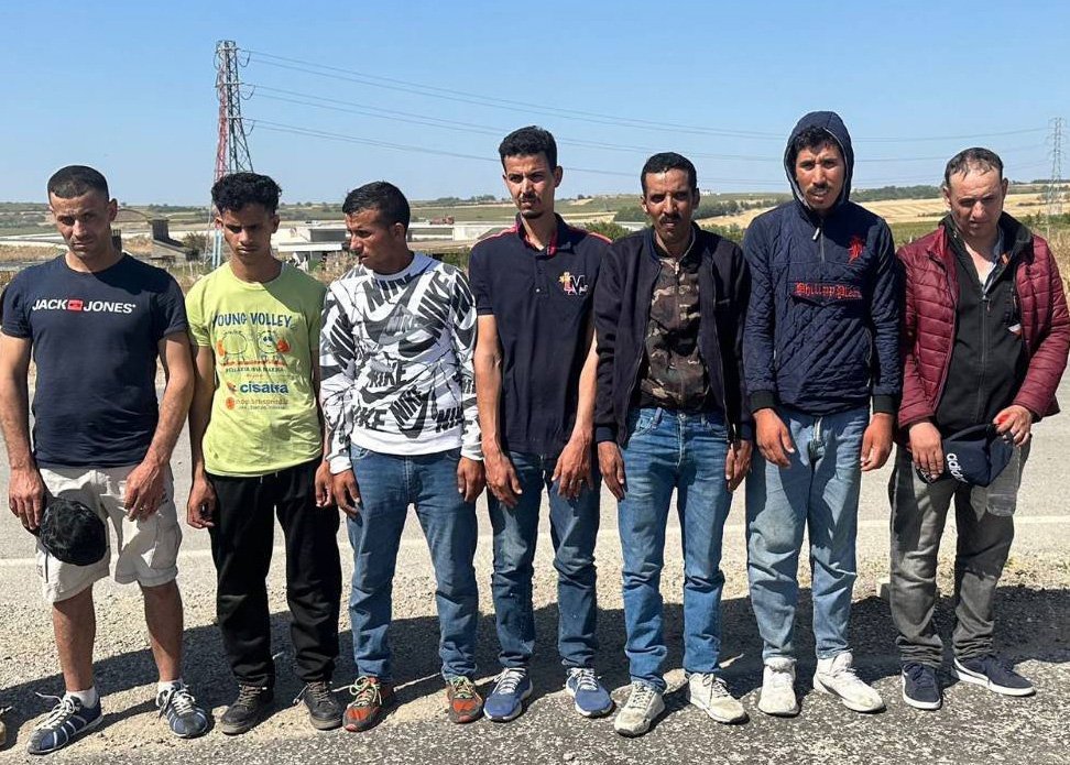 Edirne’de yasa dışı yollarla kaçmaya çalışan 20 kaçak göçmen yakalandı