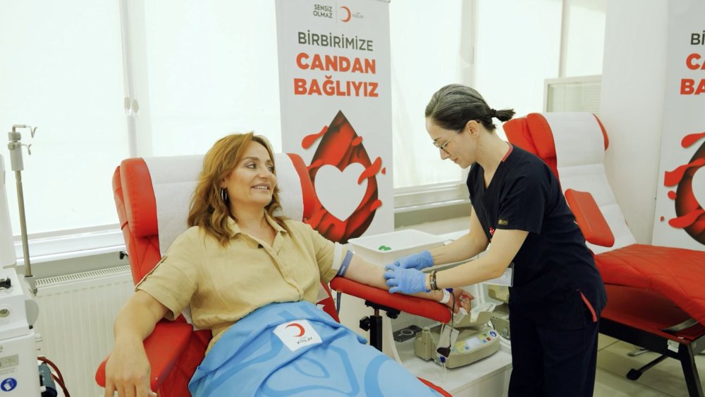 Ünlü oyunculardan Türk Kızılay'a kan bağışı çağrısı