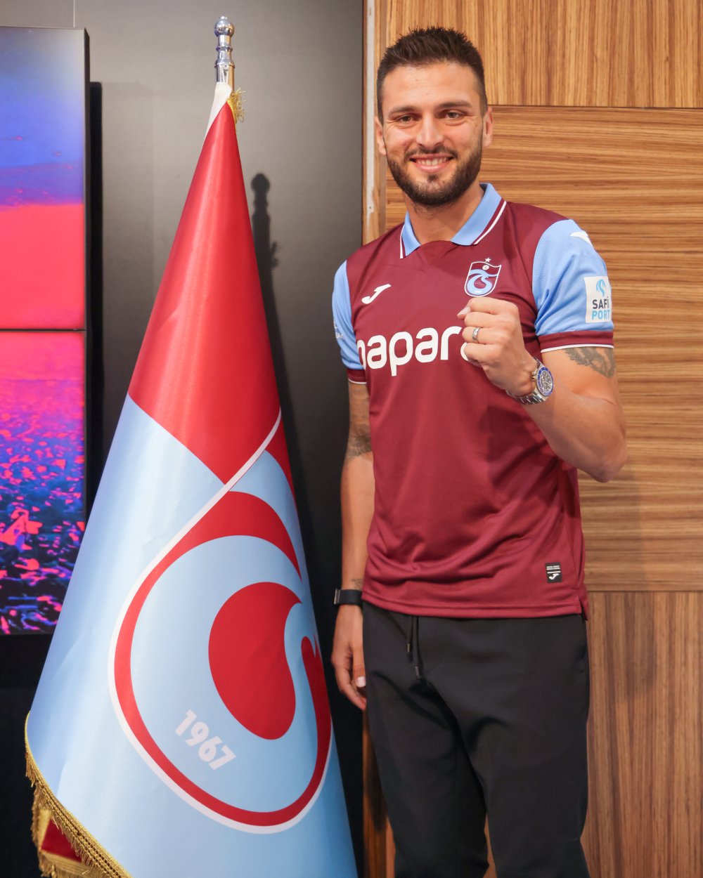 Trabzonspor’dan Okay Yokuşlu için imza töreni