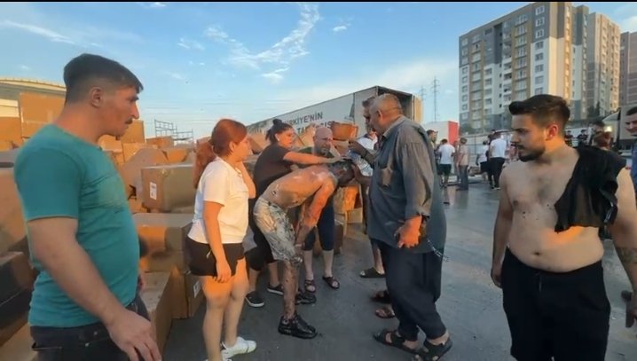 Esenyurt'ta park halindeki TIR'da yangın çıktı