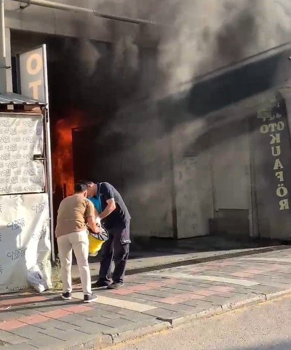 Bolu'da AVM otoparkında yangın!