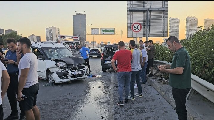 Arızalanan aracın yanında bekleyenlere araba çarptı: 2'si ağır 5 yaralı!