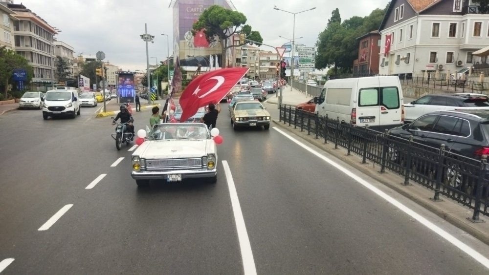 İstanbul'da klasik otomobil koleksiyonerleri 30 Ağustos'ta konvoy yaptı