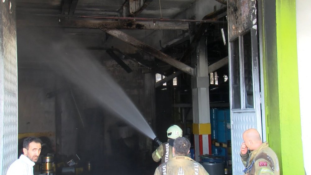 Tuzla'daki boya fabrikasında yangın çıktı: 1 işçi yaralandı