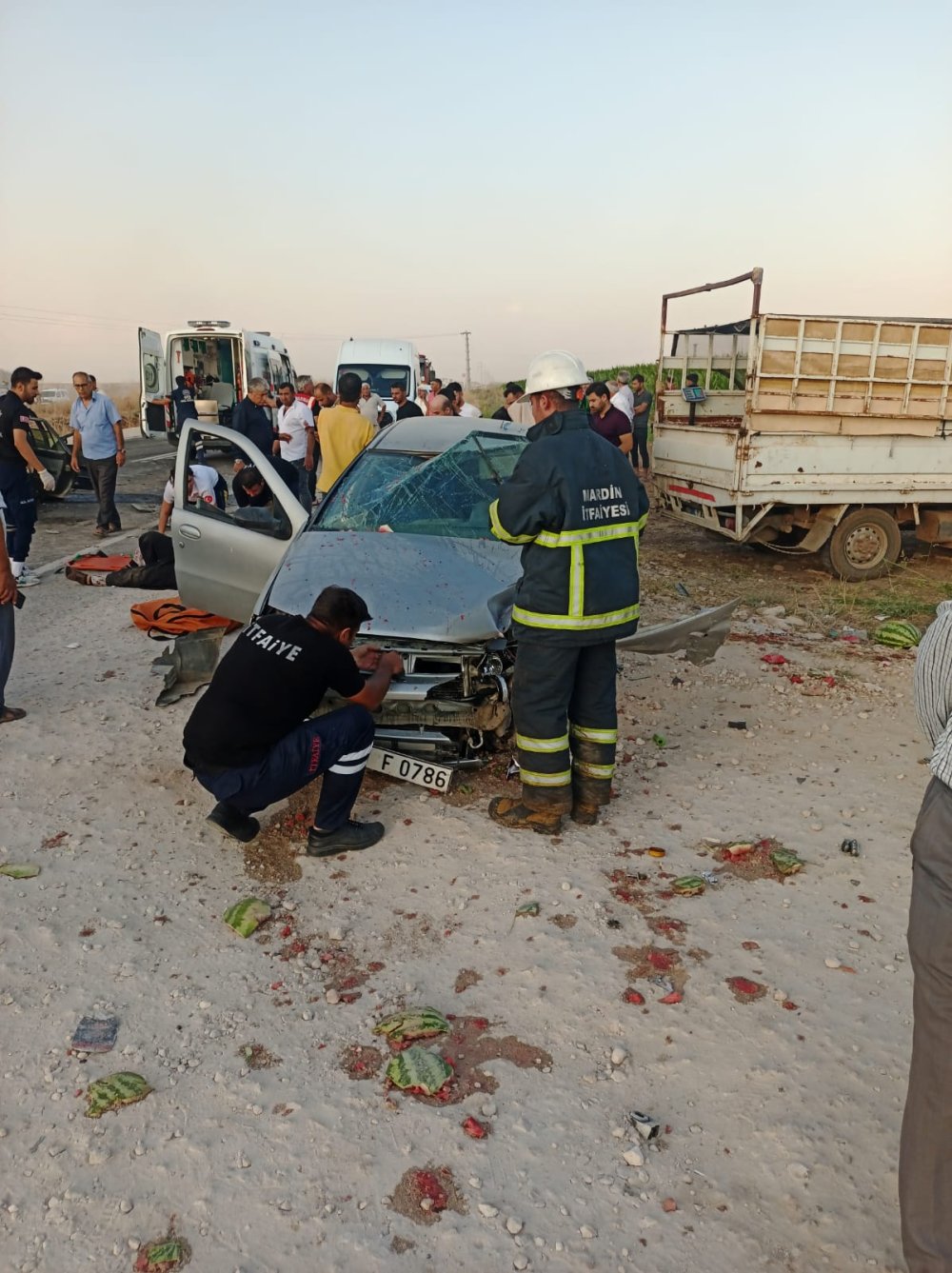 Mardin'de otomobiller kafa kafaya çarpıştı!