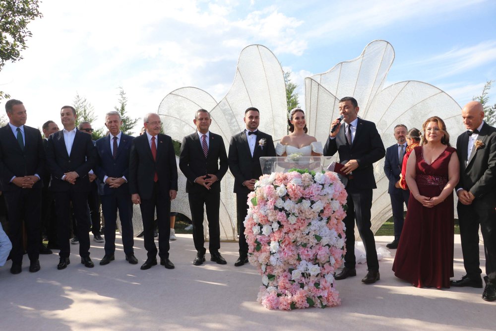 Özgür Özel ve Kemal Kılıçdaroğlu bir araya geldi: Nikah şahidi oldular