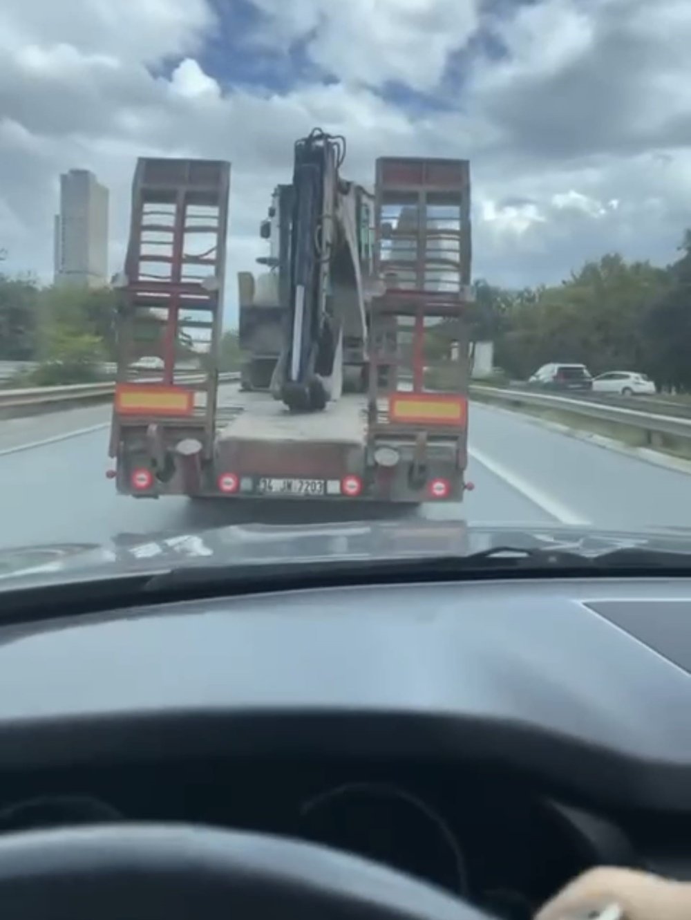 Kadıköy’de yol verme tartışması: Sürücünün geçmesine izin vermedi