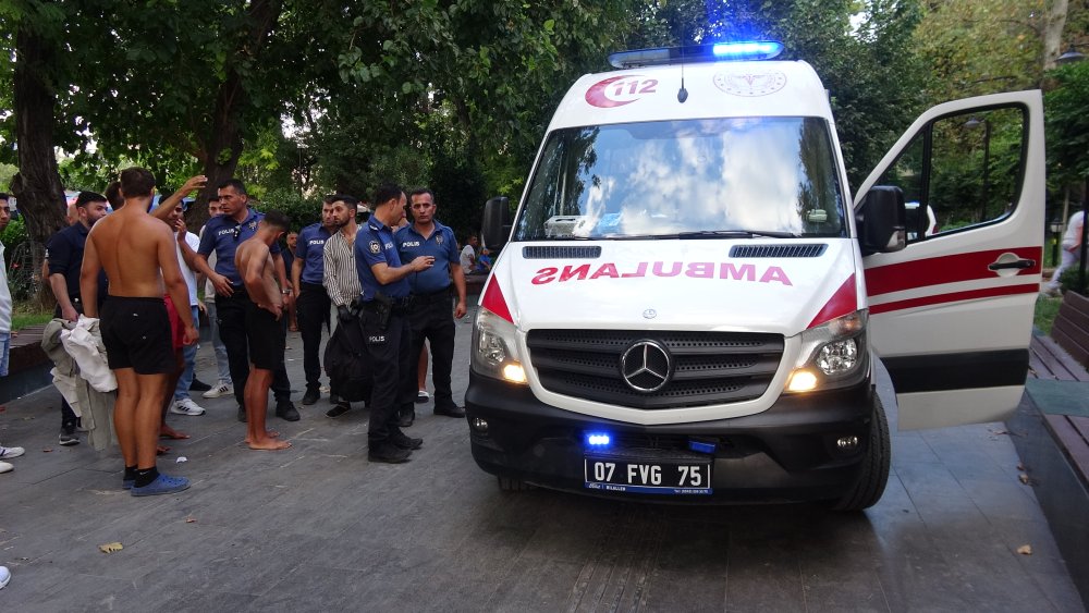 Antalya'da denize atlamanın yasak olduğu bölgede canını hiçe saydı