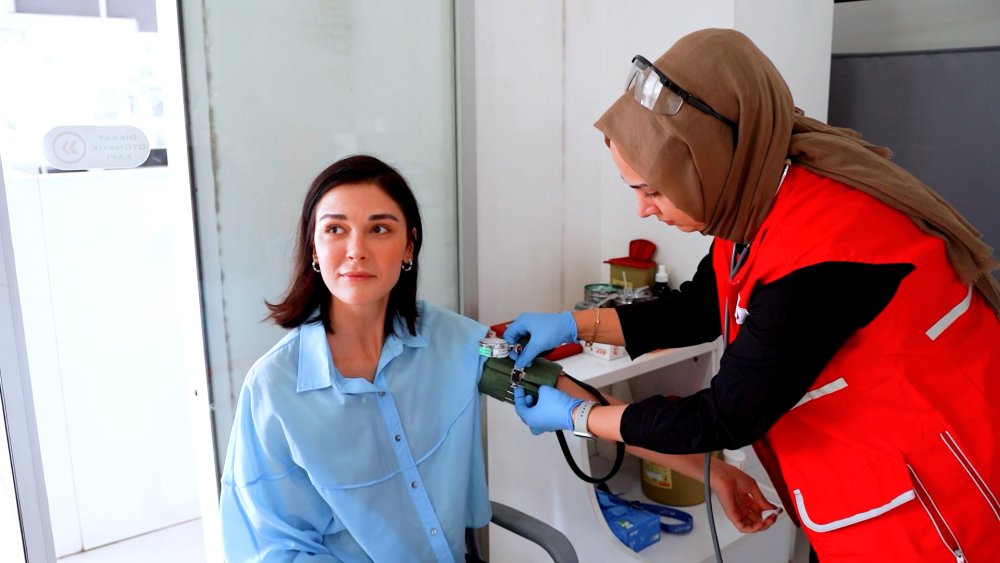 Ünlü oyunculardan Kızılay’a kan bağışı desteği