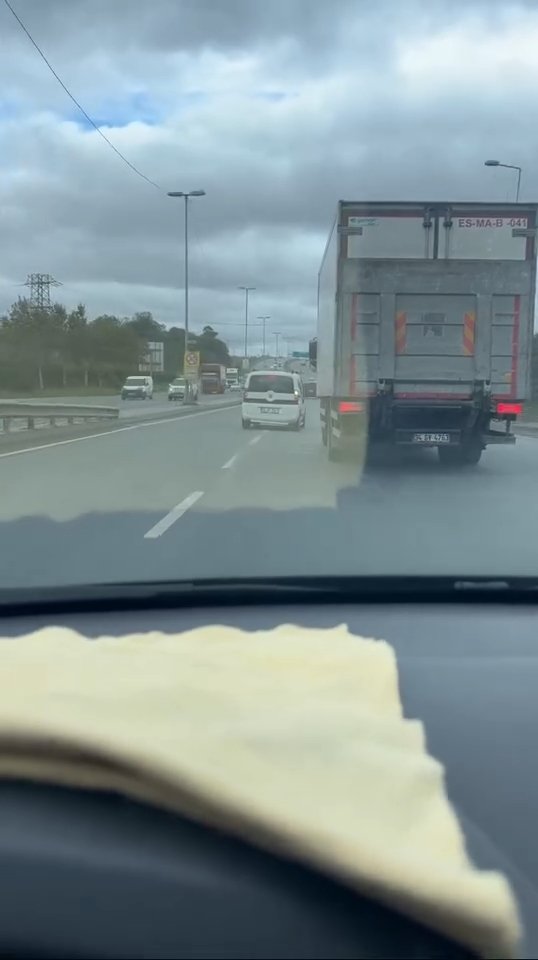 Trafikte yol verme inatlaşması tehlikeye neden oldu