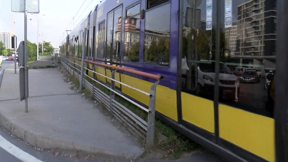 Güngören'de yayaya tramvay çarptı, seferler durduruldu