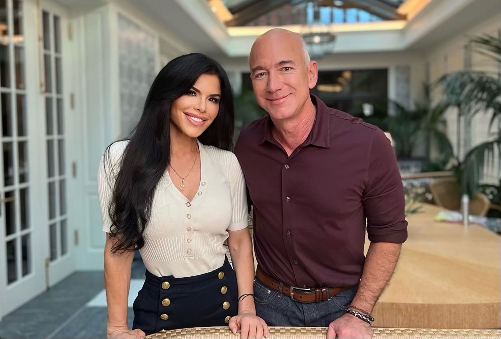 221119132851-jeff-bezos-lauren-sanchez-intv.jpg