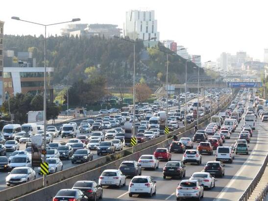Bayram Tatilinin Ardından İstanbul'da Trafik Yoğunluğu Başladı